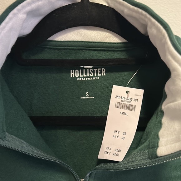 Dark green Hollister, long sleeve, collared crop top. Size Small - Picture 3 of 6